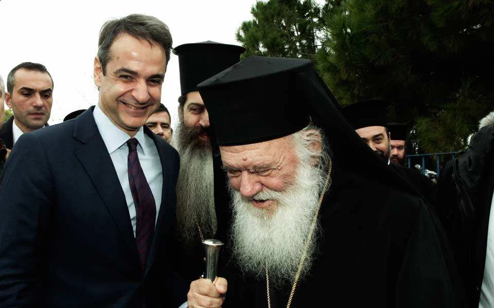 Πολιτικός «πόλεμος» στις πλάτες της Εκκλησίας – Διαψεύδει η ΝΔ ενημέρωση από Ιερώνυμο – Πειραιώς Σεραφείμ: «Συγκεκριμένη πολιτική στόχευση στα δημοσιεύματα»